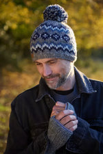 Load image into Gallery viewer, luscious scarves wool handwarmer Pachamama Mens Shetland Wrist Warmers Grey , Handknitted , Fairtrade
