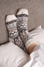 Load image into Gallery viewer, lusciousscarves Pachamama Classic Fairisle Sofa Socks Natural
