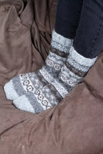 Load image into Gallery viewer, lusciousscarves Pachamama Classic Fairisle Sofa Socks Natural

