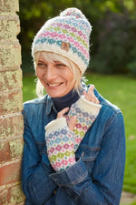 Load image into Gallery viewer, lusciousscarves Pachamama Whitstable Handwarmer Cream, Fairtrade, Hand Knitted.
