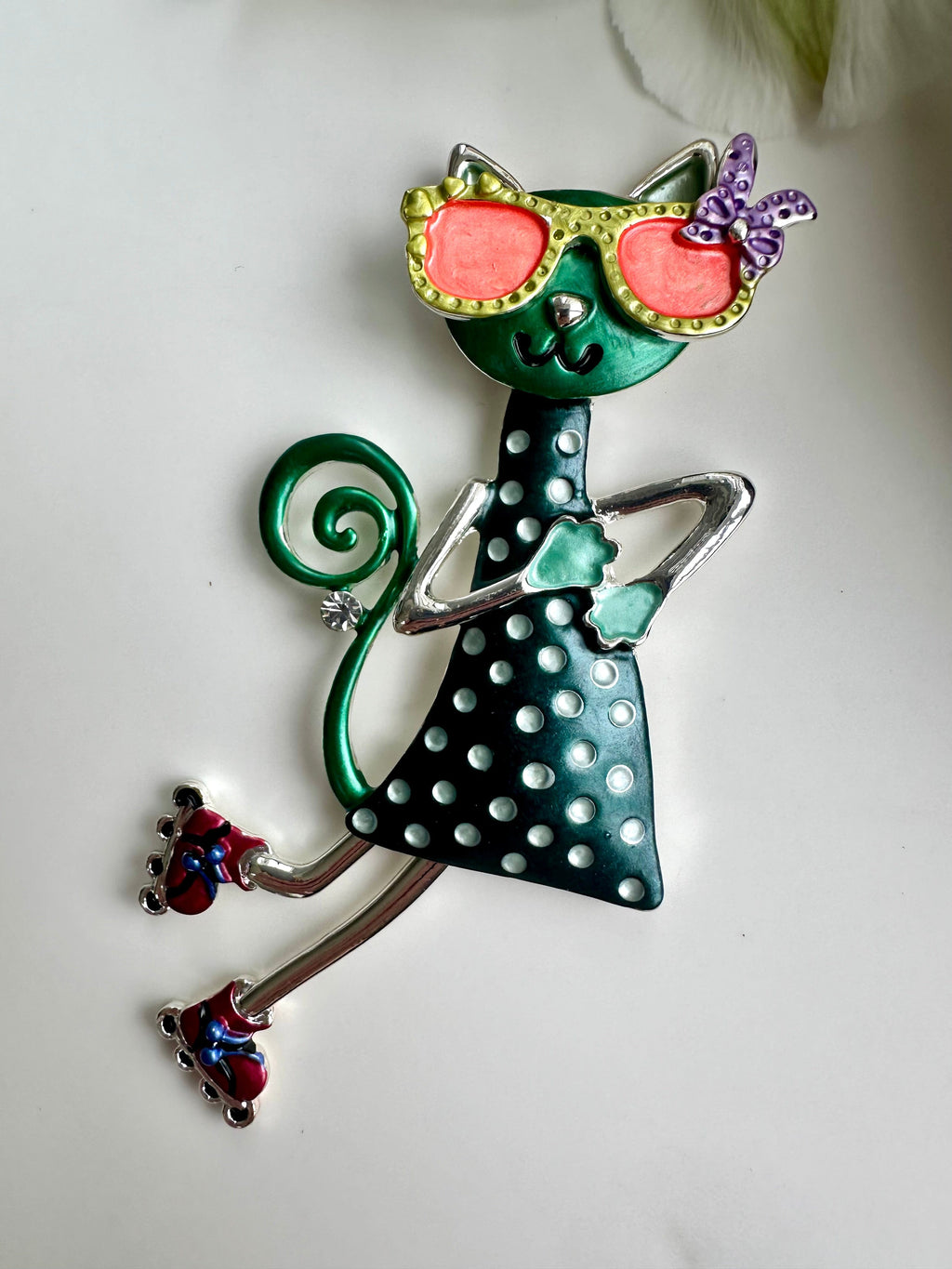 lusciousscarves Quirky Cat Magnetic Brooch , Green and Orange.