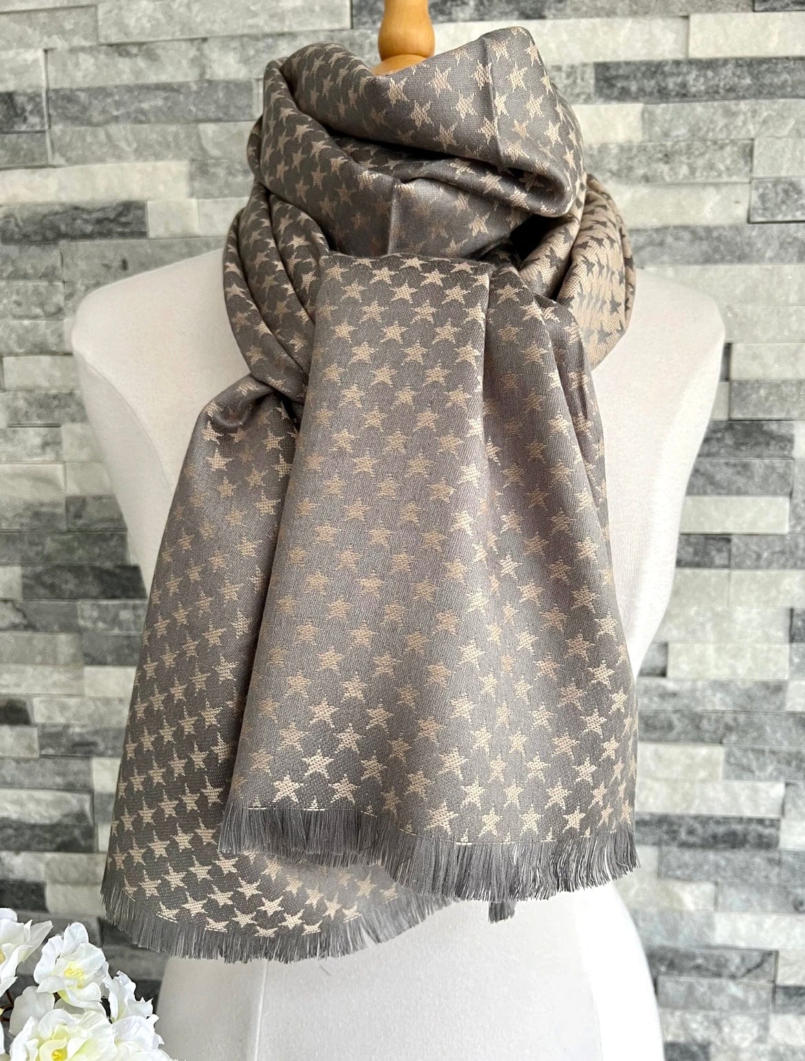 Grey/Silver Reversible Stars Pashmina. – lusciousscarves